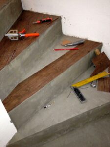 7_bodenbelag_vinyl_treppe_maler-tappe.de_wardenburg