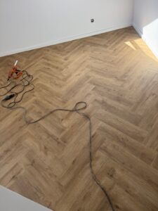7_bodenverleger_oldenburg_fischgraet_vinyl_maler-tappe.de_wardenburg_IMG_3619